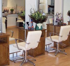 Unisex Saloon